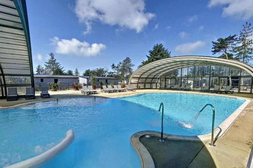Cottage Dans Parc Residentiel De Loisirs, Piscine, 150M De La Mer جولوفيل ليه باه المظهر الخارجي الصورة